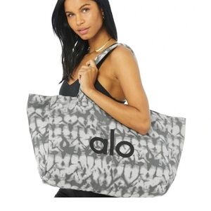 ALO Yoga Gray Tote Bag with Marbled Design